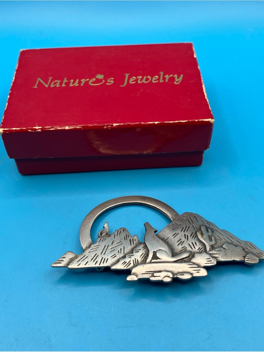 Signed JJ 1988 Pewter Howling COYOTE in Desert w/ Cactus Pin Brooch